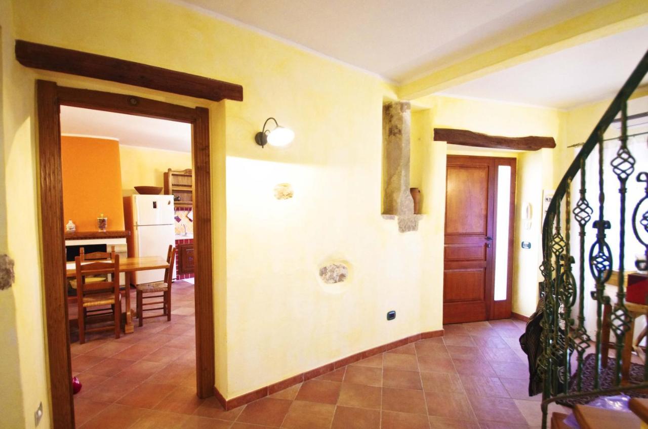Casa De Ajala - B&B De Charme In Antica Dimora Totalmente Ristrutturata E Dotata Di Tutti I Confort Bagni Privati Spazio Living Patio Esterno Ambienti Climatizzati Degustazioni Prodotti Locali Làconi Exterior foto