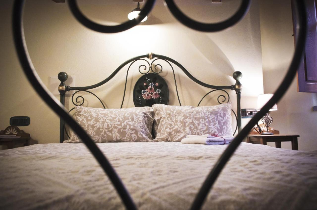 Casa De Ajala - B&B De Charme In Antica Dimora Totalmente Ristrutturata E Dotata Di Tutti I Confort Bagni Privati Spazio Living Patio Esterno Ambienti Climatizzati Degustazioni Prodotti Locali Làconi Exterior foto