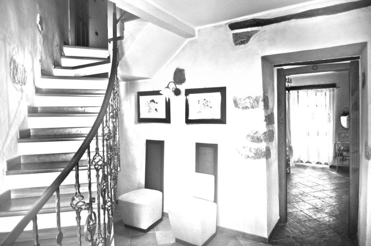 Casa De Ajala - B&B De Charme In Antica Dimora Totalmente Ristrutturata E Dotata Di Tutti I Confort Bagni Privati Spazio Living Patio Esterno Ambienti Climatizzati Degustazioni Prodotti Locali Làconi Exterior foto
