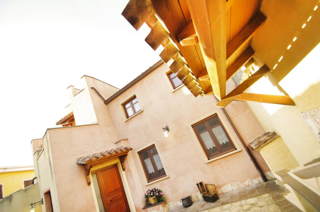 Casa De Ajala - B&B De Charme In Antica Dimora Totalmente Ristrutturata E Dotata Di Tutti I Confort Bagni Privati Spazio Living Patio Esterno Ambienti Climatizzati Degustazioni Prodotti Locali Làconi Exterior foto