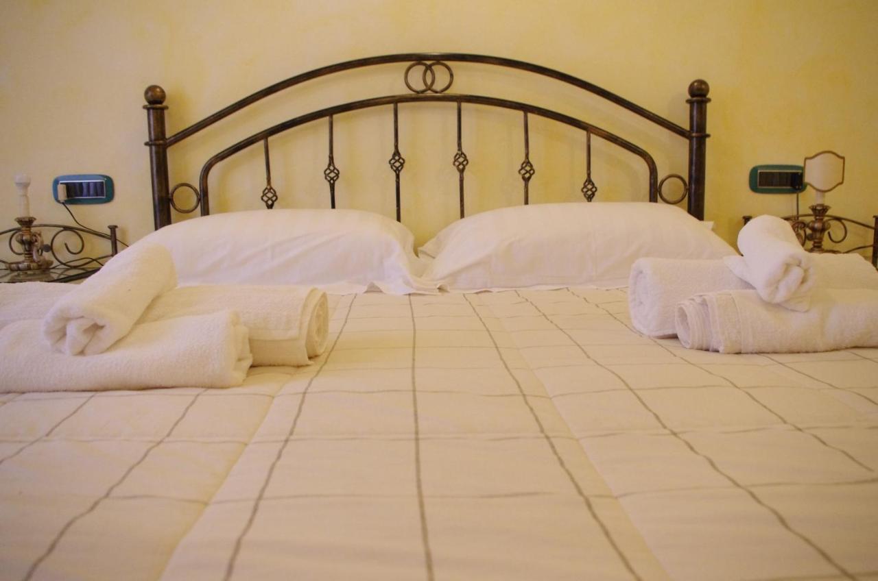 Casa De Ajala - B&B De Charme In Antica Dimora Totalmente Ristrutturata E Dotata Di Tutti I Confort Bagni Privati Spazio Living Patio Esterno Ambienti Climatizzati Degustazioni Prodotti Locali Làconi Exterior foto