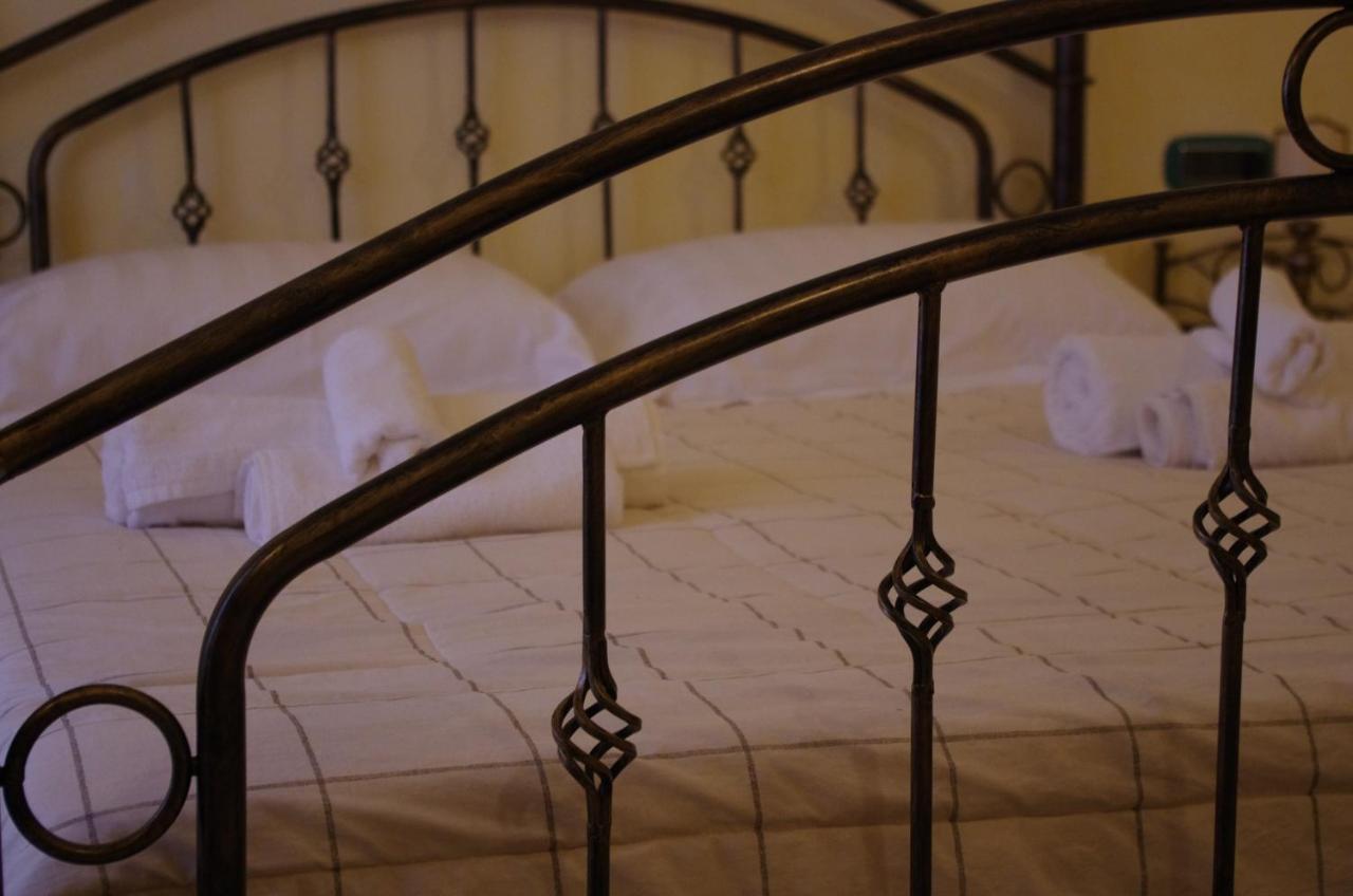Casa De Ajala - B&B De Charme In Antica Dimora Totalmente Ristrutturata E Dotata Di Tutti I Confort Bagni Privati Spazio Living Patio Esterno Ambienti Climatizzati Degustazioni Prodotti Locali Làconi Exterior foto