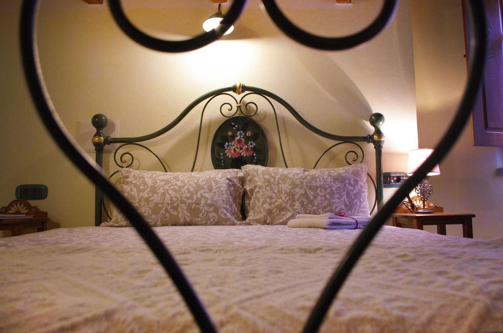 Casa De Ajala - B&B De Charme In Antica Dimora Totalmente Ristrutturata E Dotata Di Tutti I Confort Bagni Privati Spazio Living Patio Esterno Ambienti Climatizzati Degustazioni Prodotti Locali Làconi Exterior foto