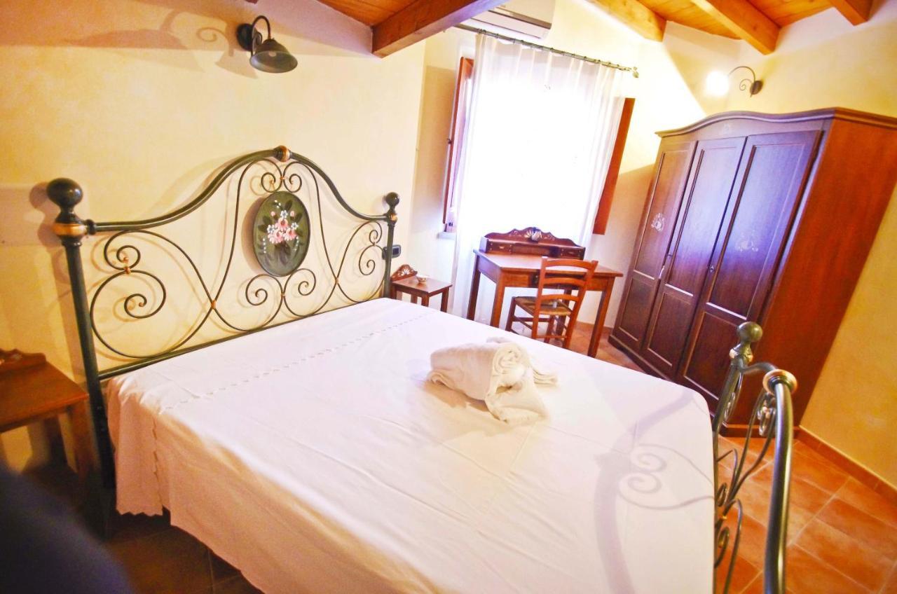 Casa De Ajala - B&B De Charme In Antica Dimora Totalmente Ristrutturata E Dotata Di Tutti I Confort Bagni Privati Spazio Living Patio Esterno Ambienti Climatizzati Degustazioni Prodotti Locali Làconi Exterior foto